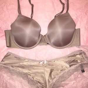 Victoria’s Secret Bra w Cheeky Panties
